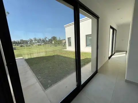 Casa en Alquiler Temporal con 4 cocheras