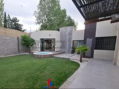 Casa en Alquiler en Chacras De Coria, USD 2.200