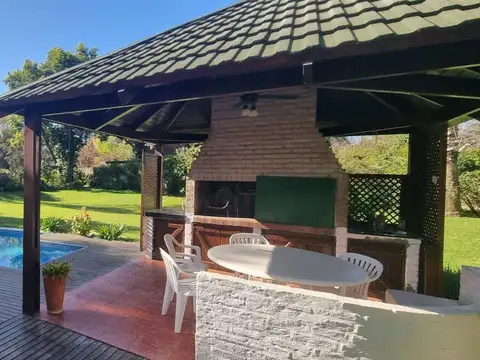 Casa en Venta con 16 cocheras