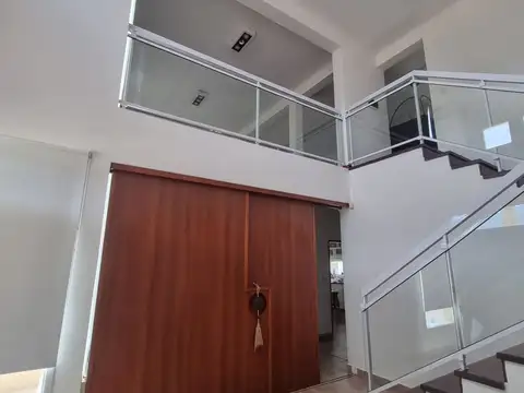 Casa 7 ambientes con 3 baños