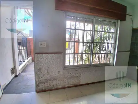 Casa 4 ambientes con 1 baño