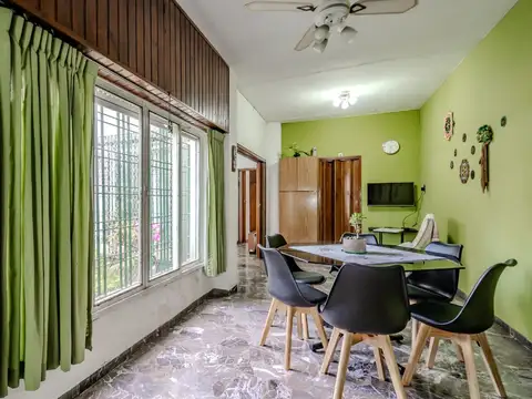 Casa 5 ambientes con 2 baños