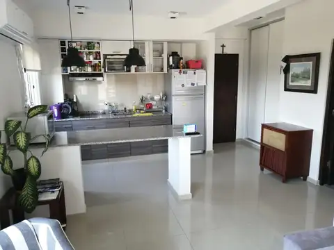 Departamento de un dormitorio con jardin a mts de  Av Peron