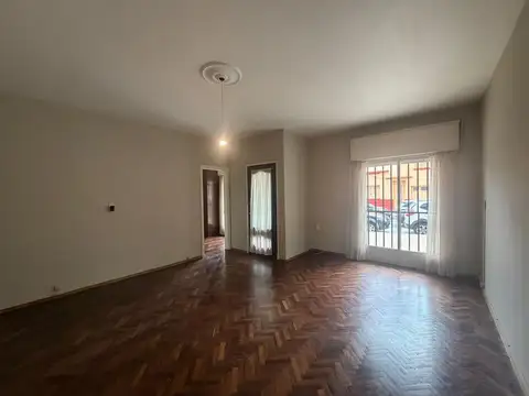 Apartamento tipo Casa ,Pocitos -Patio para entrar