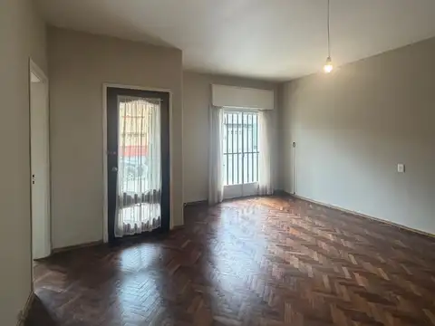 Apartamento tipo Casa ,Pocitos -Patio para entrar
