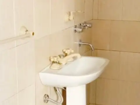 Casa 3 ambientes con 2 baños