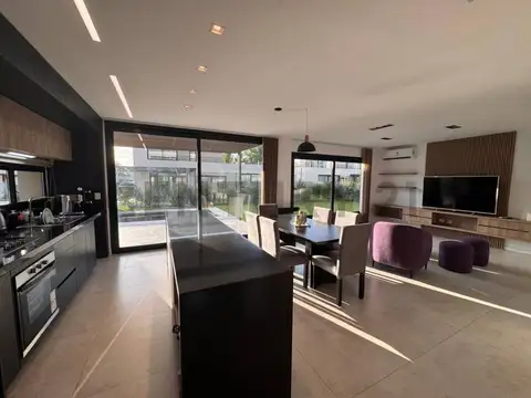 Casa en alquiler en Grand Bell de 3 dormitorios.