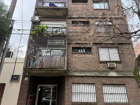 EXCELENTE UBICACIÓN - 2 AMB. EN MUY BUEN ESTADO