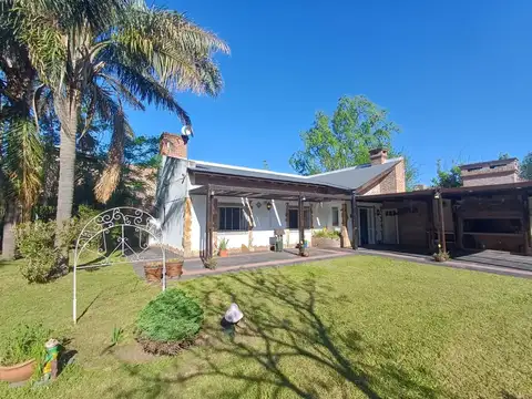 VENTA CASA EN FUNES CON PILETA Y DOS DORMITORIOS
