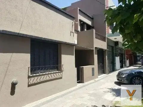 Casa en venta - 4 dormitorios 3 baños - Cochera - 300mts2 - Tolosa, La Plata