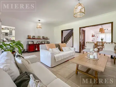 Casa 7 ambientes con 3 baños