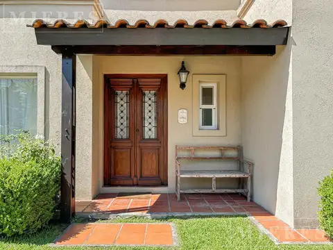 Casa 7 ambientes con 3 baños