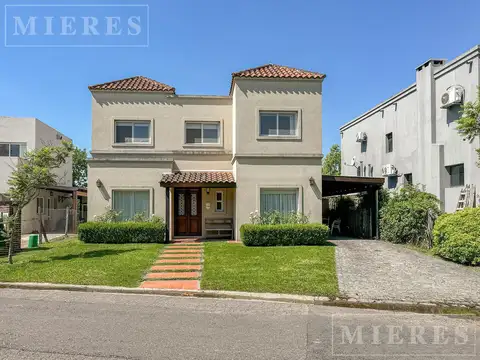 Casa en venta en el Barrio El Atardecer