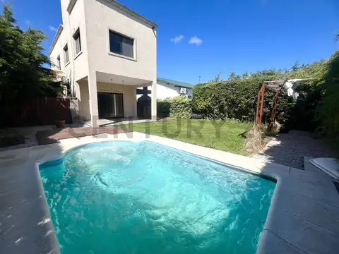 CASA EN VENTA - 4 AMBIENTES - BARRIO LAGUNA AZUL