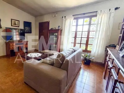 Casa 7 ambientes con 2 baños