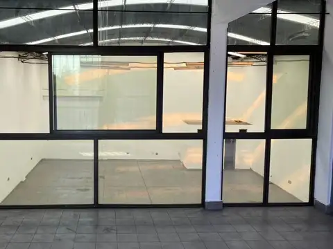 Local con Galpón sobre Av Calchaquí, Quilmes Oeste