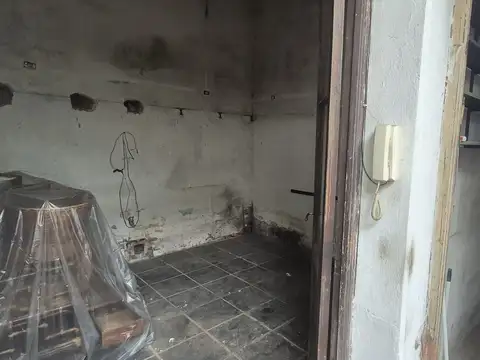 PH Tipo Chorizo con Local Al Fernte Ideal Reciclar y Ampliar en La Paternal