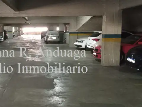 Cochera fija, cubierta, ubicada en el primer piso. Calle Gurruchaga, a metros de Av. Corrientes.