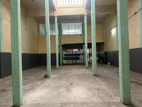 Depósito en alquiler de 479 mts2 con doble altura, ingreso camionetas y oficinas - Roseti 1610, CABA
