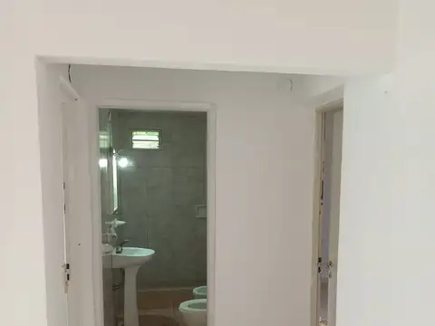Depto Tipo Casa en Alquiler en Sarandi, $ 550.000