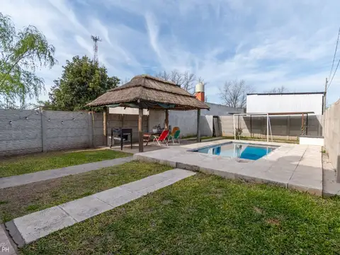 VENTA - CASA 2 DORMITORIOS + GALPON ROLDAN