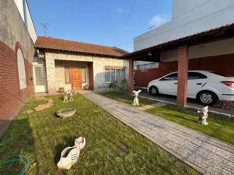 Venta Hermosa casa 4 amb, lote 8,66 x 56. Impecable estado