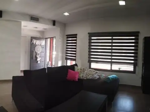 Casa 5 ambientes con 4 baños