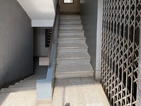 3 AMBIENTES AMPLIOS Y LUMINOSOS CON ESPACIO GUARDACOCHE