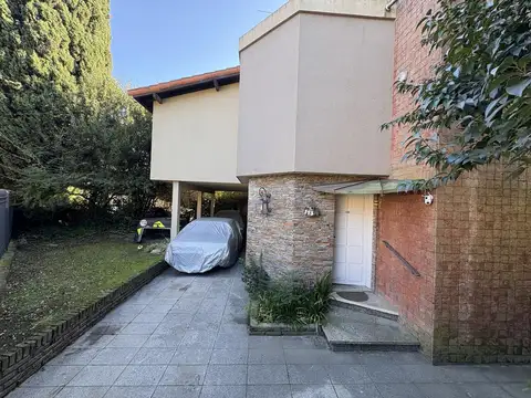 Casa 5 ambientes con piscina