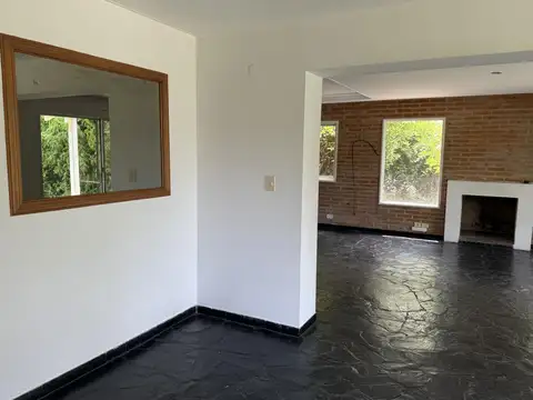 Casa 5 ambientes con 4 baños