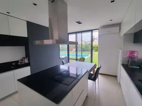 Casa 4 ambientes con 3 baños