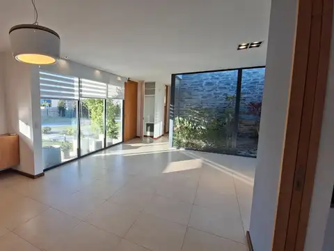 Casa en Alquiler al Este