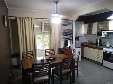 Depto 3 amb, en barrio Ferroviario. (Ezpeleta este) 