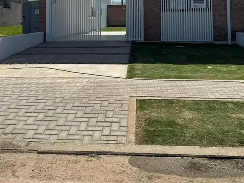 Casa en venta  Quebrada De Manantiales 3 dormitorios 3 baños con patio seguridad 24 hs