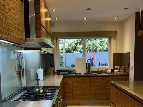 B° Los Berros I, Av Mayor Irusta