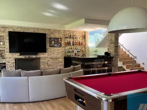 B° Los Berros I, Av Mayor Irusta