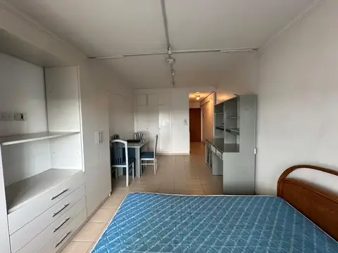 Dpto. amoblado con vigilancia las 24 hs.