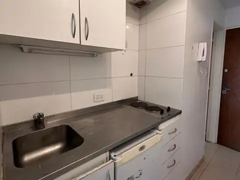 Dpto. amoblado con vigilancia las 24 hs.