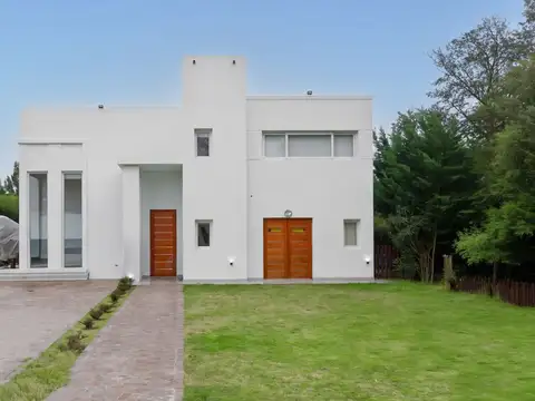 CASA EN VENTA 5 AMBIENTES EL PRINCIPADO