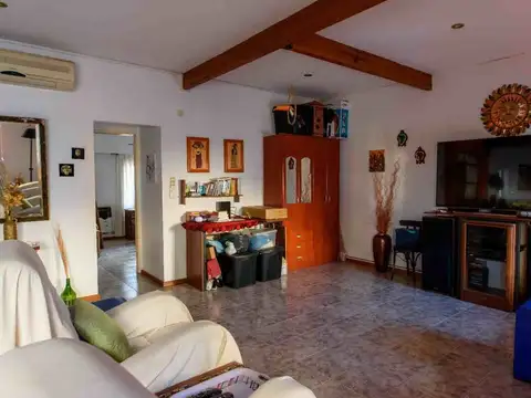 Casa 9 ambientes con 3 baños