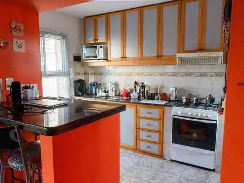 VENTA CASA + 2 DPTOS + 1 DEPTO A REFACC. CENTRO