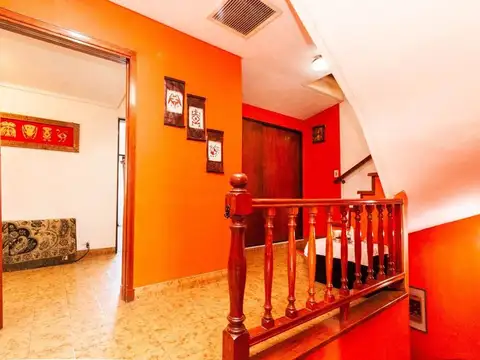 Casa 6 ambientes con 4 baños