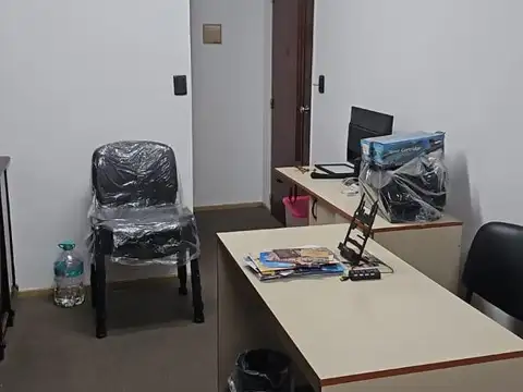 Oficina 30 mts. Baño propio. Buena ubicación