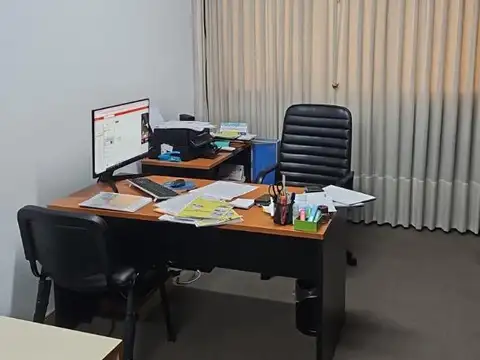 Oficina 30 mts. Baño propio. Buena ubicación