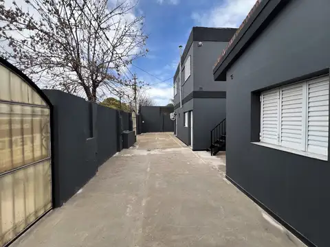 VENTA – Complejo de 7 departamentos de 1 dormitorio – Barrio Parque Field. Cada unidad cuenta con es