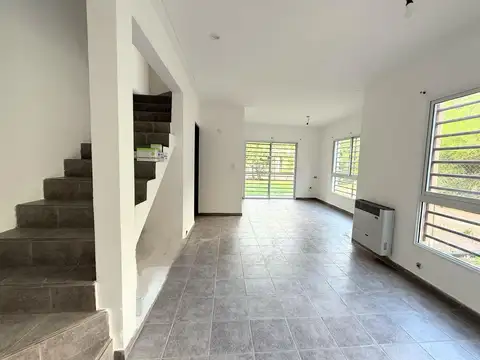 ALQUILER DUPLEX 2 DORM CON PARQUE Y GARAGE - 19 E/462 Y 464 - CITY BELL