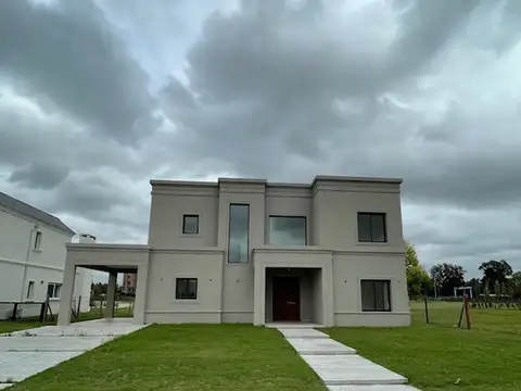 Excelente Casa a la venta en Barrio Chateau Pilar
