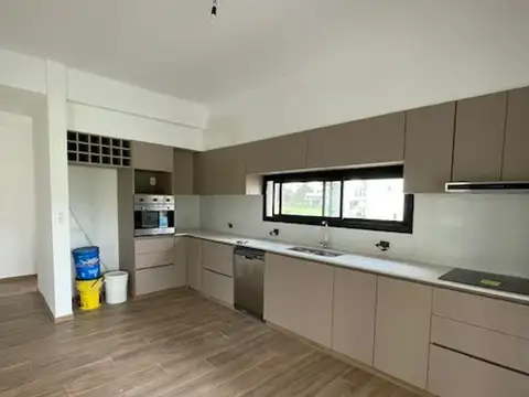Excelente Casa a la venta en Barrio Chateau Pilar