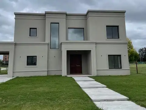 Excelente Casa En Barrio Chateau Pilar