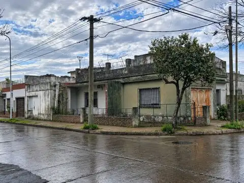 Venta casa en lote propio con monoambiente independiente a refaccionar – Padua Norte